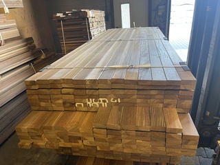 Ca. 156x Ipé planken geschaafd Country Grade, 26x70mm, lengte 71/275cm